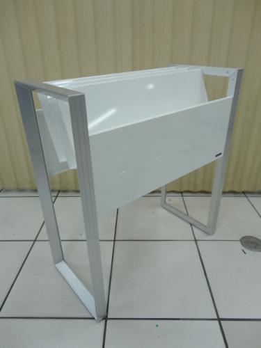 オカムラ製/雑誌架 L973SB 定価：85,995円 【状態良好】 待合室などに最適！
                                    中古
            