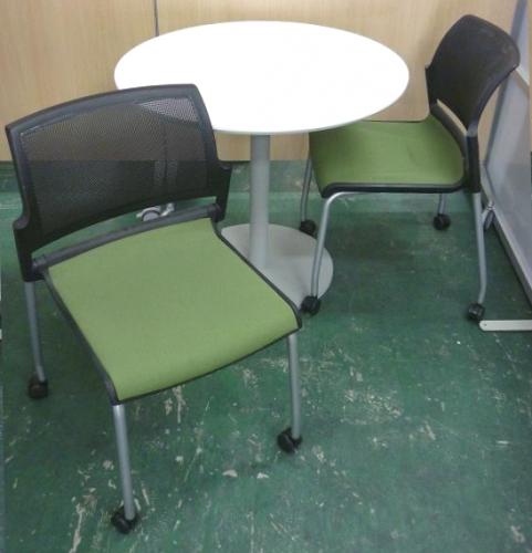 【セット商品】　丸テーブル＋オカムラ(okamura)　FM-310Nシリーズ<br>2WAYミーティングチェア　 平行スタック+上下スタッキング【会議チェア】
                                    中古
            