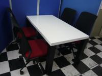 【テーブル+チェアセット】　オシャレなミーティングテーブル+メッシュバックチェア×4【オフィス家具　テーブル　埼玉】