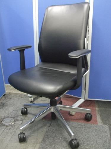 ■高級チェア■【コクヨ製　アガタS　AGATA/Ｓシリーズ】■高級感ある革張り仕様■【OAチェア】
                                    中古
            