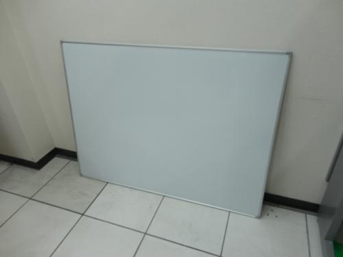 ホワイトボード　壁掛け 無地 W1200　 
                                    中古
            