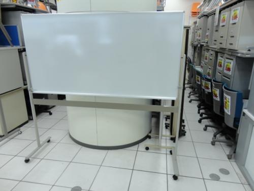 オカムラ製　ホワイトボード　片面無地 自立式　幅1800
                                    中古
            