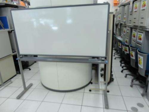 ホワイトボード　両面　無地　自立式　幅1800タイプ
                                    中古
            