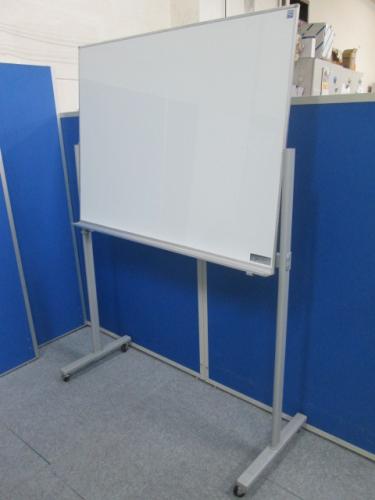 ホワイトボード　片面　無地　自立式　幅1200タイプ
                                    中古
            