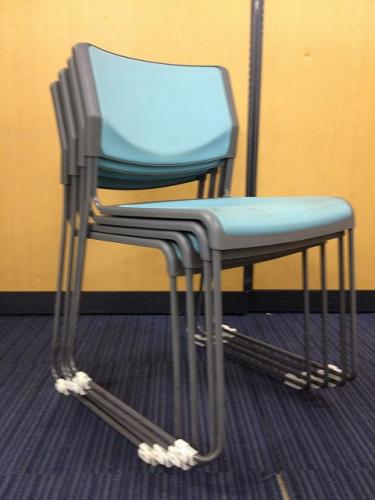 【事務椅子】ミーティングチェア4脚セット【8/19更新】<br>【スタッキング】【重ねて収納】【色：グリーン】【合計8脚】【セット商品】【会議チェア】
                                    中古
            