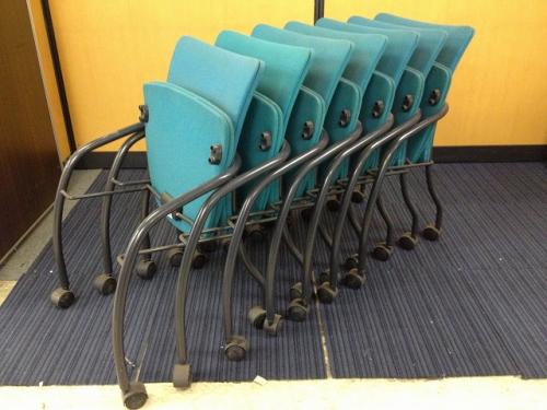 【事務椅子】ミーティングチェア4脚セット【7/5入荷】<br>【ネスティング】【平行に収納可能】【キャスター付き】【セット商品】【会議チェア】
                                    中古
            