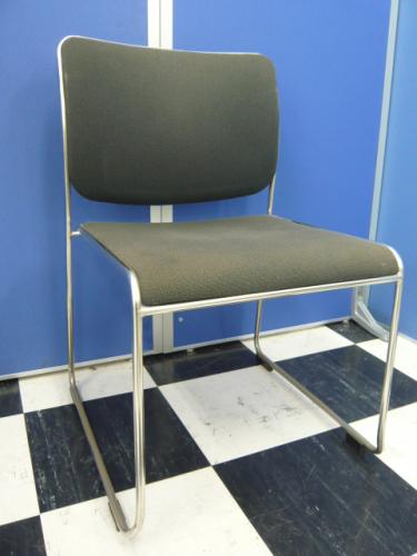 【￥１．５７５　３脚入荷】　スタッキングチェア　※重ねて収納できます【会議チェア】
                                    中古
            