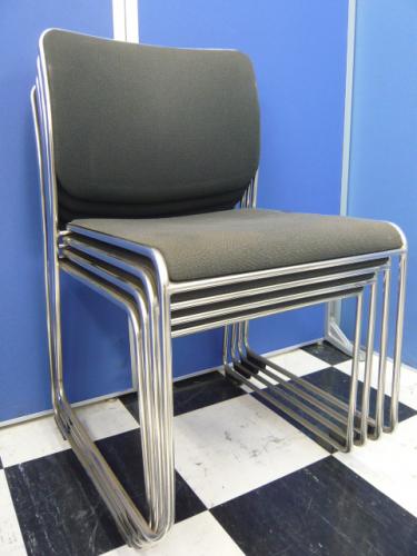 【￥６．３００　揃いで入荷】　スタッキングチェア　※重ねて収納できます【会議チェア】
                                    中古
            