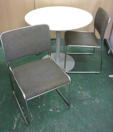 【セット商品】　丸テーブル＋ナイキ(NAIKI)<br>スタンダードなスタッキング※多少破れあり【会議チェア】
                                    中古
            