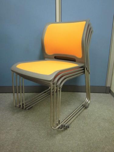 【人気のメッシュタイプ】 コクヨ製 スタックチェア　４脚セット　【会議チェア】
                                    中古
            