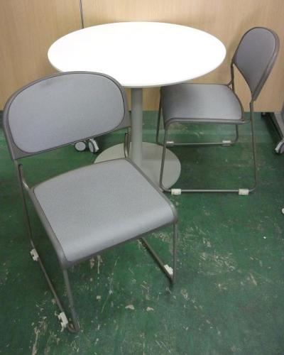 【セット商品】　丸テーブル＋TOKIOのスタッキングチェア<br>布地のさらさらとした感触が癖になります!【会議チェア】
                                    中古
            