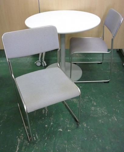 【セット商品】　丸テーブル＋ウチダ(UCHIDA)<br>僅かに赤みの差したパープルです【会議チェア】
                                    中古
            