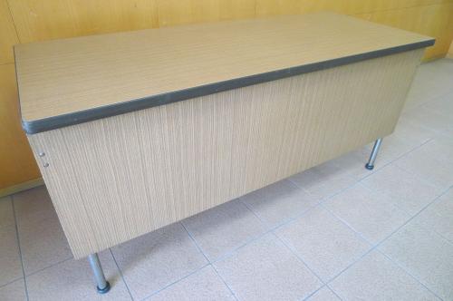 折りたたみテーブル｜幕板付き｜人気商品｜中古オフィス家具｜大阪
                                    中古
            