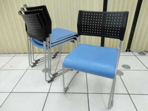 アイリスチトセ / スタッキングチェア4脚セット <br>ビニールレザーなので汚れもすぐに拭き取れます！【会議チェア】
                                    中古
            