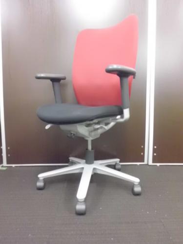UCHIDA製：キャストチェア 　アジャスタブル肘 スーパーバック【OAチェア】
                                    中古
            