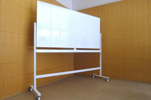 ホワイトボード｜両面タイプ｜脚付き無地｜人気商品｜中古オフィス家具｜大阪
                                    中古
            