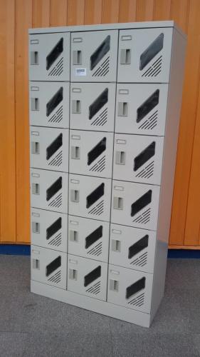 希少　18人用シューズボックス　窓付　錠無しタイプ　
                                    中古
            