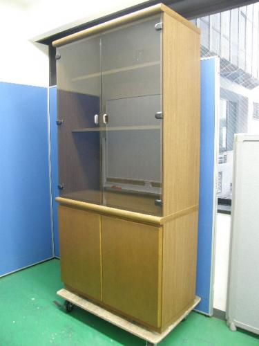 【ガラス】【8月15日更新】◎21,000円⇒15,750円緊急お値下げ◎役員用書棚　木製家具　上段ガラス両開き　下段木製両開き■高級感あるデザイン
                                    中古
            