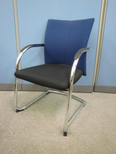 【肘付/座面ふかふか】　コクヨ製　会議用チェア　■スタッキング機能付き【会議チェア】
                                    中古
            