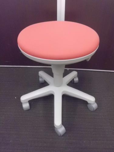 【短納期商品】【中古オフィスチェア特集】　イトーキかわいい丸椅子　昇降機能付き
                                    中古
            