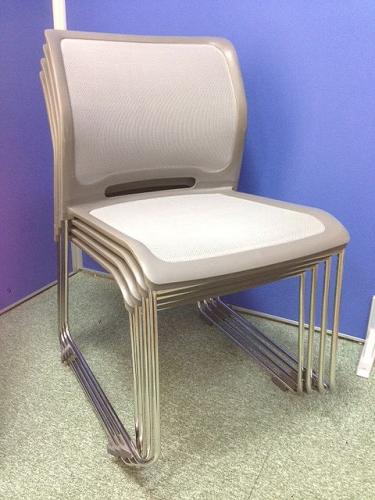 コクヨ製：ウィティ（Witty）　座面・背もたれ、メッシュ仕様!!【４脚セット】【会議チェア】
                                    中古
            