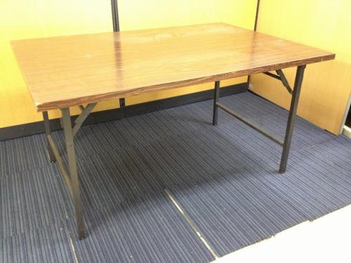 【会議用テーブル】折り畳みテーブル<br>【珍しいサイズ】【4台ございます】【横幅1300mm】【れ】
                                    中古
            