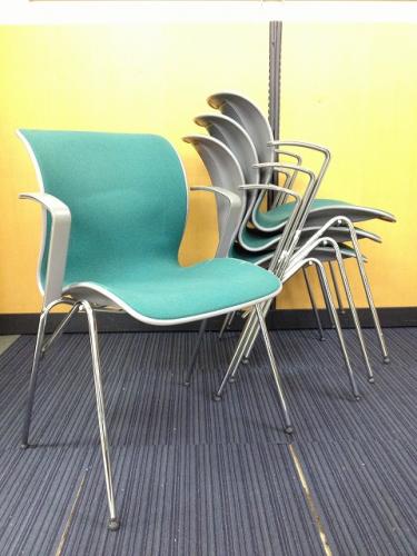 【デザイナーズ家具】スタッキングチェア【フリッツハンセン】【Fritz Hansen】【肘付】【色：グリーン】【会議チェア】
                                    中古
            