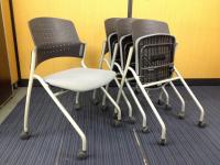 【会議椅子】ネスティングチェア（平行スタッキング）【8/24更新】<br>【グレー】【ほんのり使用感があります】【コンパクトで使い易い】【キャスター付き】【会議チェア】