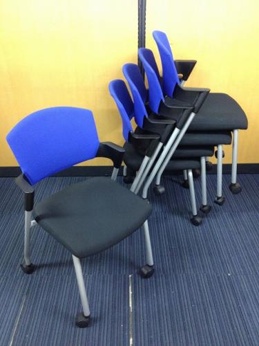 【事務椅子】スタッキングチェア（プロッティ）<br>【状態良好】【キャスター付】【重ねられます】【会議チェア】
                                    中古
            