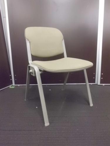 【短納期商品】【中古事務用ミーティングチェア】　難あり商品（フレーム傷あり）　　ミーティング用　重ねて収納ＯＫ　　※要配送費【会議チェア】
                                    中古
            