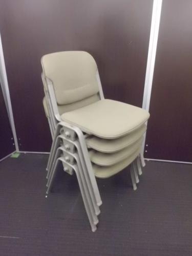 【短納期商品】【中古事務用ミーティングチェア】【４脚セット価格】　難あり商品（フレーム傷あり）　　ミーティング用　重ねて収納ＯＫ　　※要配送費【会議チェア】
                                    中古
            