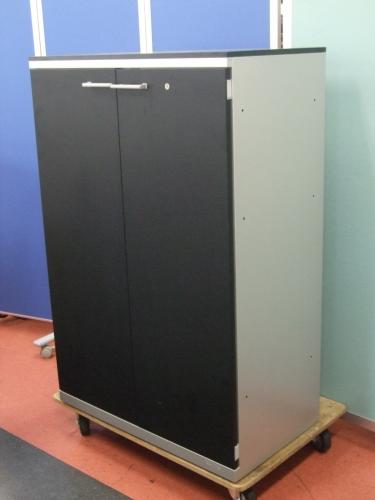 【ブラックボディ】オカムラ製の両開き書庫入荷しました！【観音開き】【
                                    中古
            