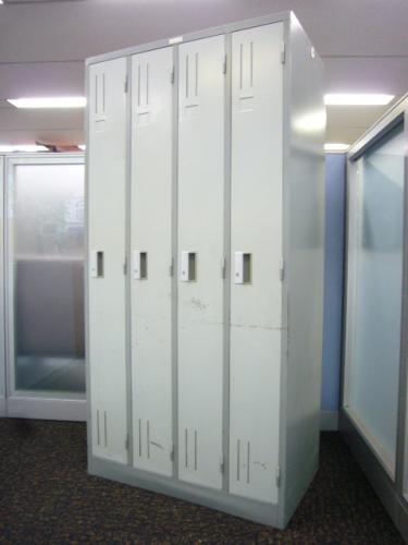 4人用ロッカー　◆年式古い◆
                                    中古
            