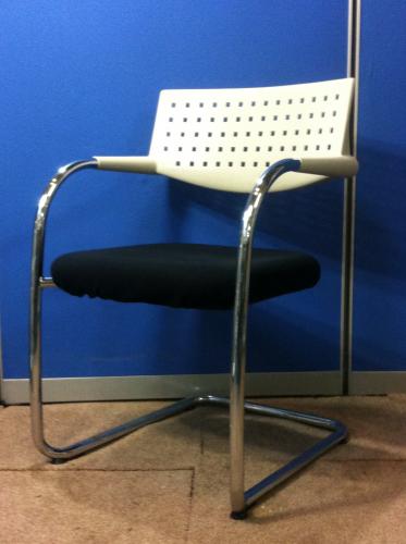 　vitra（ヴィトラ）社製　ミーティングチェア　【状態良好】【会議チェア】
                                    中古
            