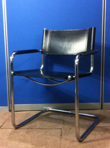 ネスティングチェア・状態良好・ブラック・フェイクレザー【会議チェア】
                                    中古
            