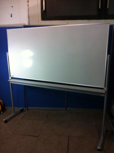 【W1800mm自立式両面ホワイトボード】　オカムラ製・状態良好
                                    中古
            