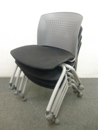 ■スタッキングチェア4脚セット　■アイコ　AICO　■背：グレー/座：ブラック【セット商品】【会議チェア】
                                    中古
            