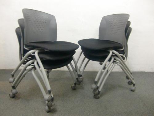 【スタッキングチェア6脚セット】　アイコ製　カラー：グレー　キャスター付き　快適にお使い頂けます♪【会議チェア】
                                    中古
            