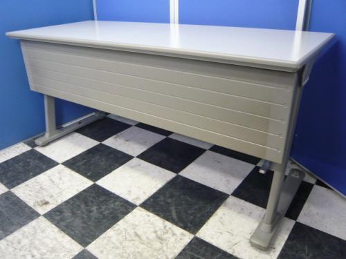 ７月限定！【￥８．４００→５．０００】■オカムラ製■サイドスタックテーブル■キャスター付きで移動もラクラク！
                                    中古
            