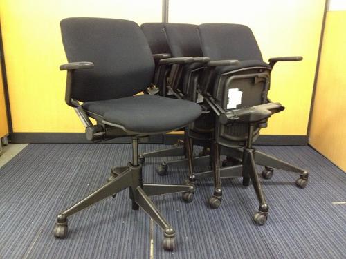 【事務椅子】VECTA/カートチェア【8/24更新】<br>【ベクタ】【折り畳みチェア】【収納便利】【セット商品】【4脚セット】【高級チェア】【会議チェア】
                                    中古
            