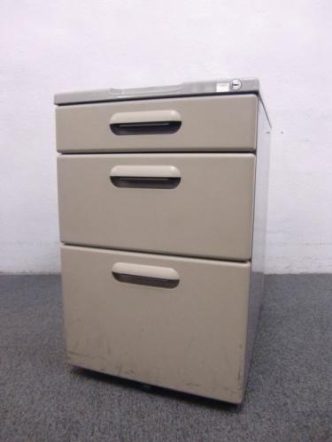 ■3段ワゴン　■イトーキ　■書類や小物整理のお役に立ちます！！【ロット】
                                    中古
            