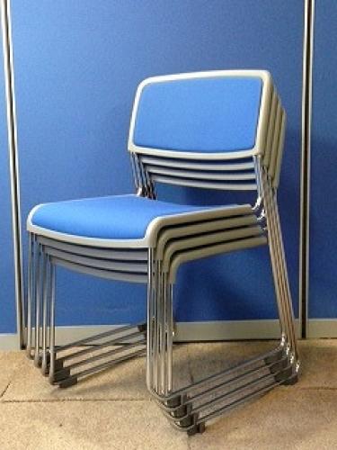 【４脚セット商品】スタッキングチェア×4脚・状態良好・ブルー　【セット商品】【ロット】【会議チェア】
                                    中古
            