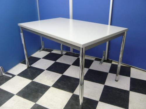 【￥８,４００】【内田洋行製】ミーティングテーブル、４本脚・コンパクトタイプ
                                    中古
            