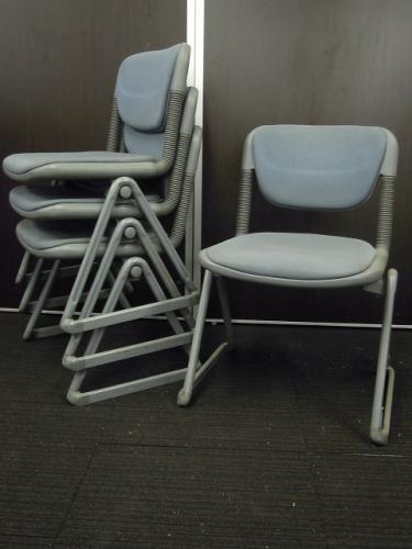 【4脚セット☆単体で買うより2100円オトク】イトーキ製　バーテブラ　スタッキングチェア　■ブルー×グレーシェル 【会議チェア】
                                    中古
            