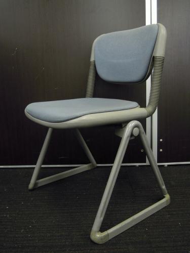 【4脚入荷！】イトーキ製　バーテブラ　スタッキングチェア　■ブルー×チャコールシェル 【会議チェア】
                                    中古
            