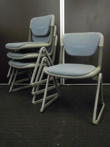 【4脚セット☆単体で買うより2100円オトク】イトーキ製　バーテブラ　スタッキングチェア　■ブルー×チャコールシェル 【会議チェア】
                                    中古
            