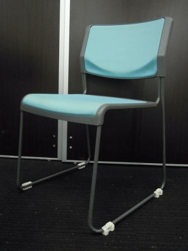 【おつとめ品】2脚入荷　ナイキ製スタッキングチェア　グリーン　【会議チェア】
                                    中古
            