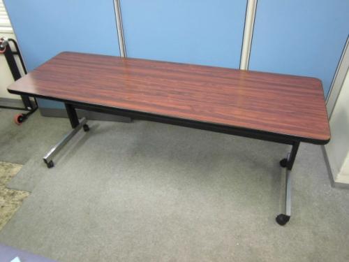 【状態良好◎￥７，９９９】サイドスタックテーブル　■濃い木目調
                                    中古
            