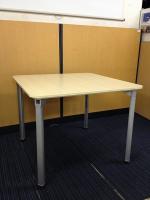 【事務テーブル】しっかりとした４本脚のテーブルです<br>【ミーティングテーブル】【色：ナチュラル】