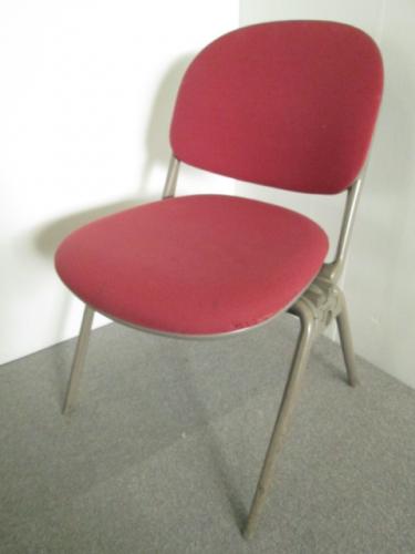 オカムラ　スタッキングチェア　ピンク　会議椅子【会議チェア】
                                    中古
            